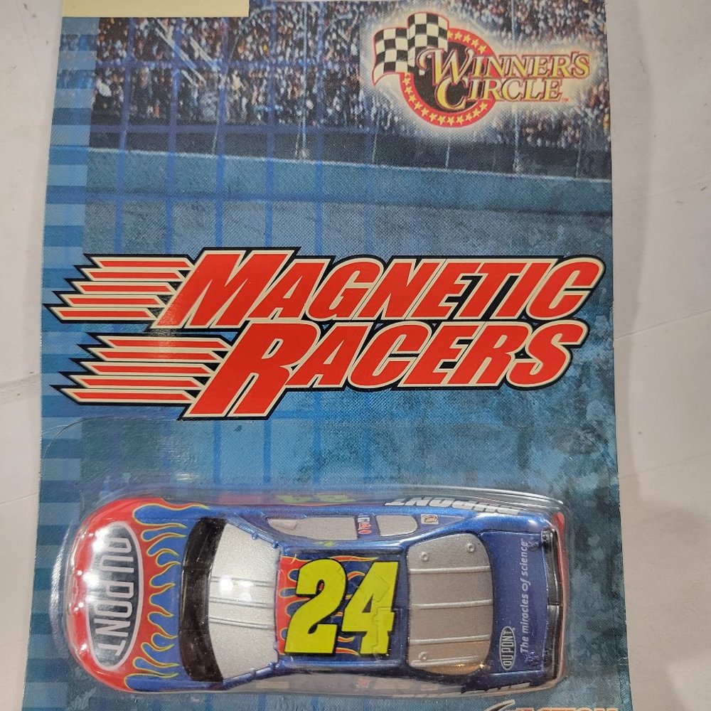 Winner's Circle Magnetic Racers #24 Jeff Gordon Dupont Chevy  -- ITEM #465